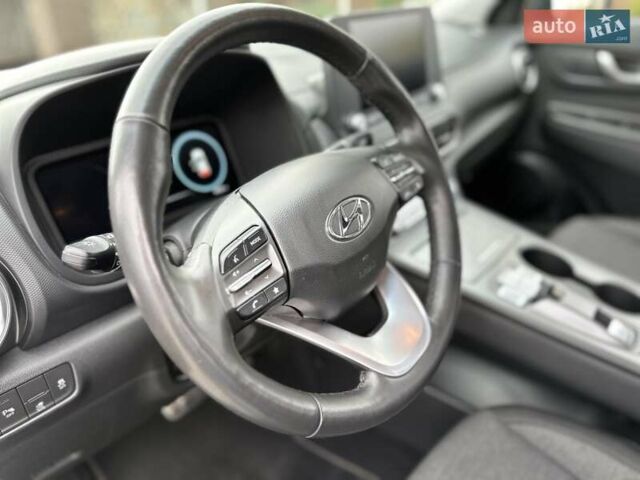 Синий Хендай Kona Electric, объемом двигателя 0 л и пробегом 49 тыс. км за 19950 $, фото 97 на Automoto.ua