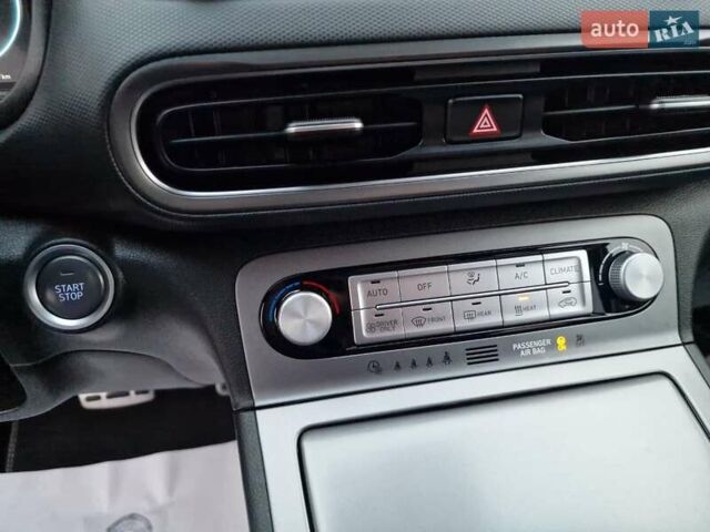 Синий Хендай Kona Electric, объемом двигателя 0 л и пробегом 95 тыс. км за 16600 $, фото 33 на Automoto.ua