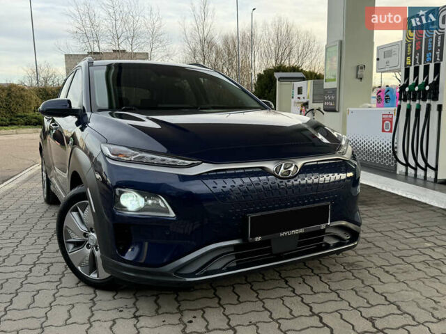 Синий Хендай Kona Electric, объемом двигателя 0 л и пробегом 65 тыс. км за 18500 $, фото 3 на Automoto.ua