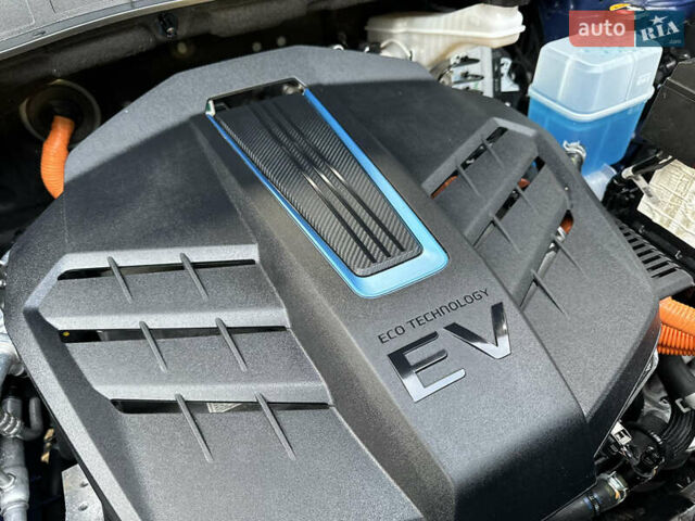 Синий Хендай Kona Electric, объемом двигателя 0 л и пробегом 65 тыс. км за 18500 $, фото 127 на Automoto.ua