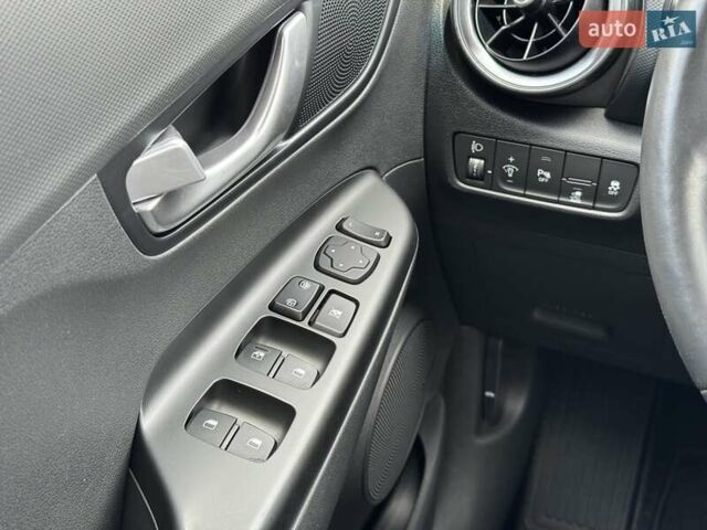 Синий Хендай Kona Electric, объемом двигателя 0 л и пробегом 84 тыс. км за 17900 $, фото 11 на Automoto.ua