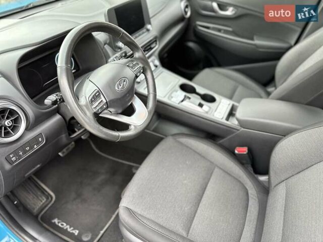 Синий Хендай Kona Electric, объемом двигателя 0 л и пробегом 49 тыс. км за 19950 $, фото 98 на Automoto.ua