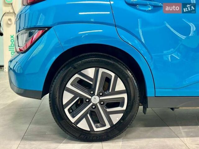 Синий Хендай Kona Electric, объемом двигателя 0 л и пробегом 31 тыс. км за 17700 $, фото 7 на Automoto.ua