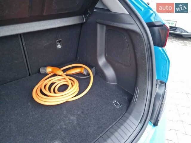 Синий Хендай Kona Electric, объемом двигателя 0 л и пробегом 95 тыс. км за 16600 $, фото 48 на Automoto.ua