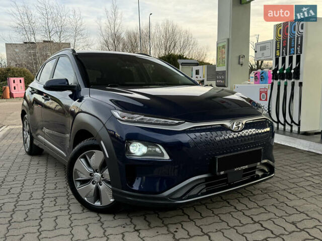 Синий Хендай Kona Electric, объемом двигателя 0 л и пробегом 65 тыс. км за 18500 $, фото 2 на Automoto.ua