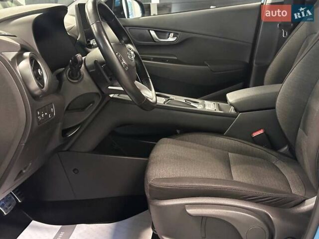 Синий Хендай Kona Electric, объемом двигателя 0 л и пробегом 31 тыс. км за 17700 $, фото 14 на Automoto.ua