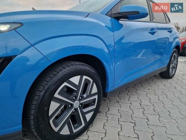 Синий Хендай Kona Electric, объемом двигателя 0 л и пробегом 95 тыс. км за 16600 $, фото 2 на Automoto.ua