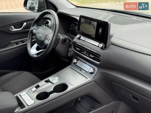 Синий Хендай Kona Electric, объемом двигателя 0 л и пробегом 84 тыс. км за 17900 $, фото 25 на Automoto.ua