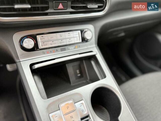 Синий Хендай Kona Electric, объемом двигателя 0 л и пробегом 49 тыс. км за 19950 $, фото 117 на Automoto.ua