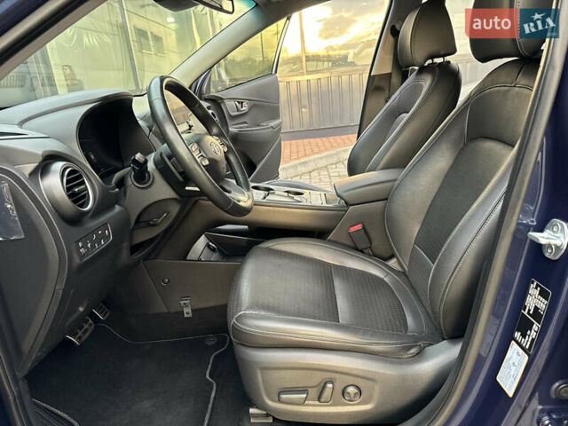 Синий Хендай Kona Electric, объемом двигателя 0 л и пробегом 65 тыс. км за 18500 $, фото 71 на Automoto.ua