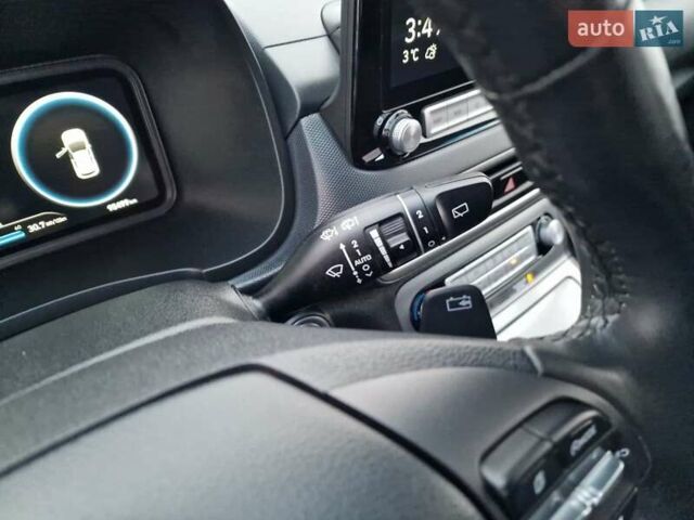 Синий Хендай Kona Electric, объемом двигателя 0 л и пробегом 95 тыс. км за 16600 $, фото 30 на Automoto.ua