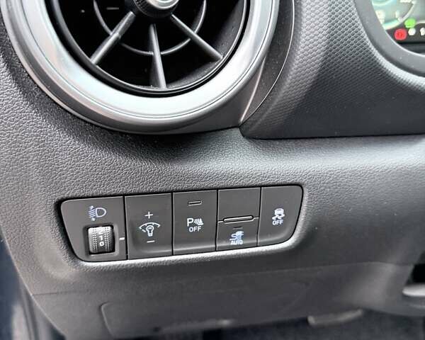 Синий Хендай Kona Electric, объемом двигателя 0 л и пробегом 60 тыс. км за 16300 $, фото 17 на Automoto.ua
