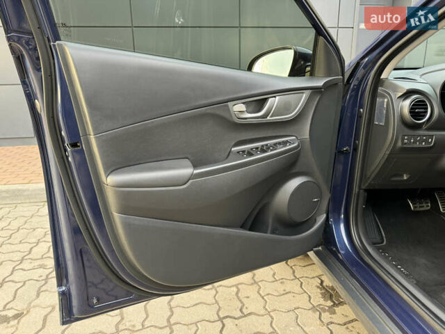 Синий Хендай Kona Electric, объемом двигателя 0 л и пробегом 65 тыс. км за 18500 $, фото 66 на Automoto.ua