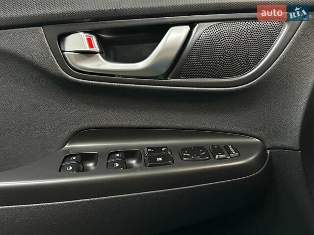 Синій Хендай Kona Electric, об'ємом двигуна 0 л та пробігом 69 тис. км за 22900 $, фото 38 на Automoto.ua