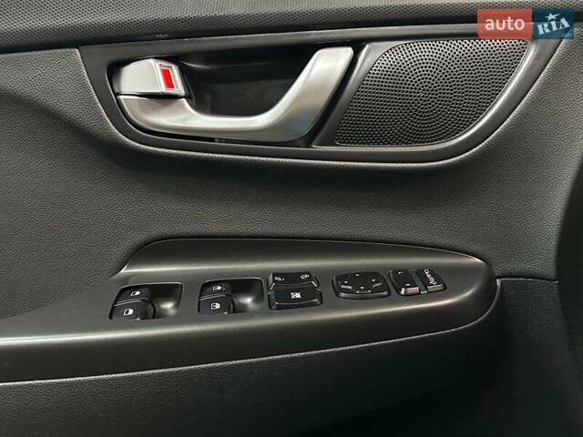 Синій Хендай Kona Electric, об'ємом двигуна 0 л та пробігом 69 тис. км за 22900 $, фото 4 на Automoto.ua