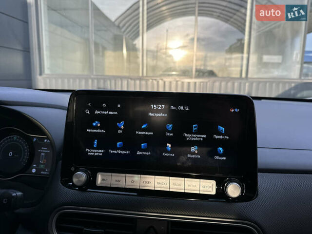 Синий Хендай Kona Electric, объемом двигателя 0 л и пробегом 65 тыс. км за 18500 $, фото 111 на Automoto.ua