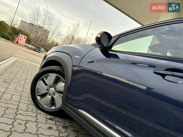 Синий Хендай Kona Electric, объемом двигателя 0 л и пробегом 65 тыс. км за 18500 $, фото 56 на Automoto.ua