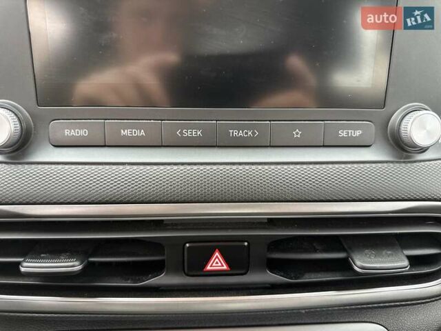 Синий Хендай Kona Electric, объемом двигателя 0 л и пробегом 49 тыс. км за 19950 $, фото 110 на Automoto.ua