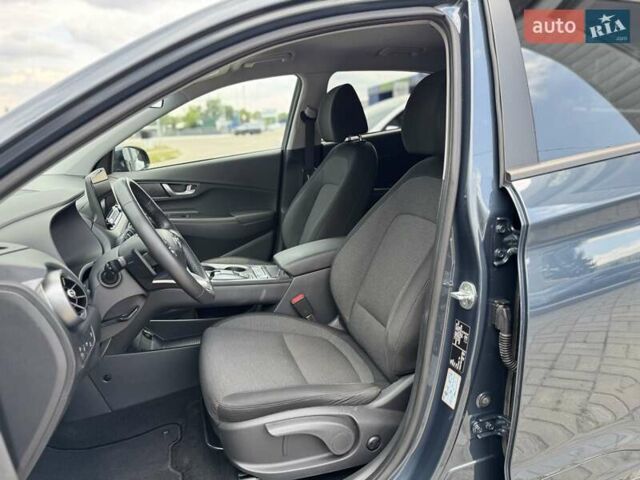 Синий Хендай Kona Electric, объемом двигателя 0 л и пробегом 84 тыс. км за 17900 $, фото 10 на Automoto.ua