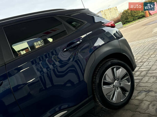 Синий Хендай Kona Electric, объемом двигателя 0 л и пробегом 65 тыс. км за 18500 $, фото 42 на Automoto.ua