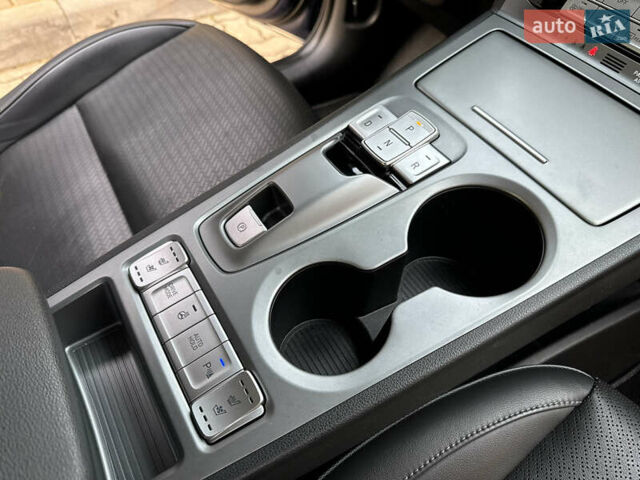 Синий Хендай Kona Electric, объемом двигателя 0 л и пробегом 65 тыс. км за 18500 $, фото 105 на Automoto.ua