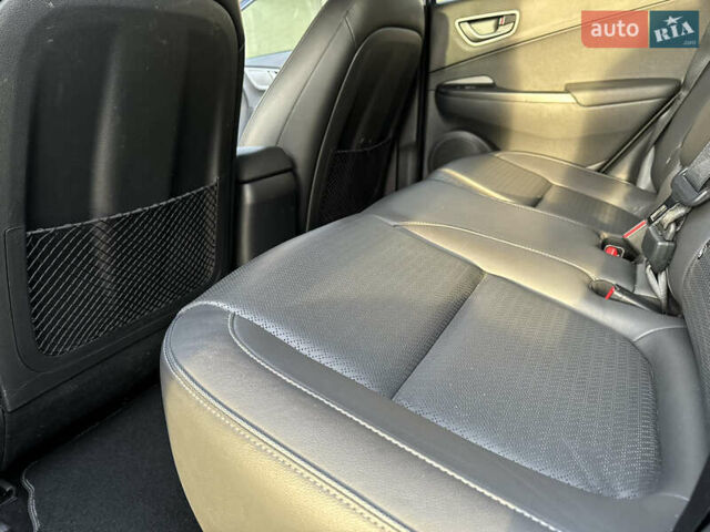 Синий Хендай Kona Electric, объемом двигателя 0 л и пробегом 65 тыс. км за 18500 $, фото 88 на Automoto.ua