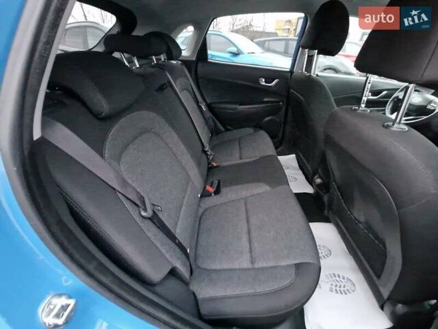 Синий Хендай Kona Electric, объемом двигателя 0 л и пробегом 95 тыс. км за 16600 $, фото 41 на Automoto.ua