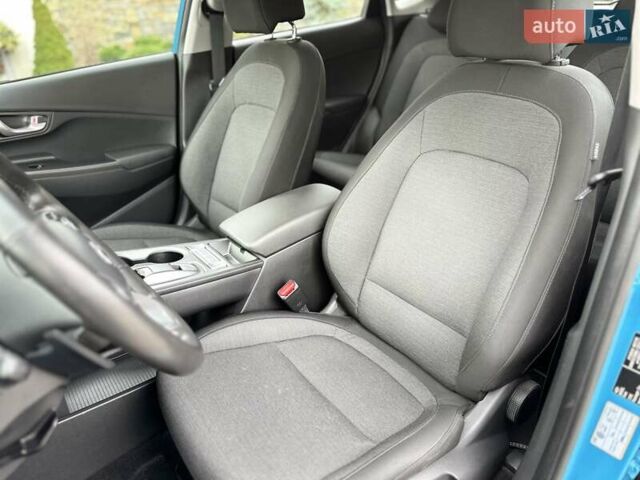 Синий Хендай Kona Electric, объемом двигателя 0 л и пробегом 49 тыс. км за 19950 $, фото 122 на Automoto.ua