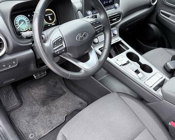 Синий Хендай Kona Electric, объемом двигателя 0 л и пробегом 60 тыс. км за 16300 $, фото 19 на Automoto.ua