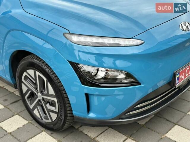 Синий Хендай Kona Electric, объемом двигателя 0 л и пробегом 49 тыс. км за 19950 $, фото 85 на Automoto.ua