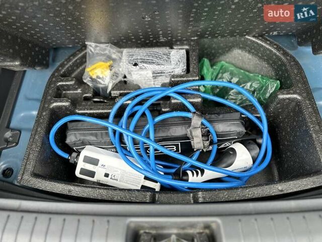 Синий Хендай Kona Electric, объемом двигателя 0 л и пробегом 49 тыс. км за 19950 $, фото 132 на Automoto.ua