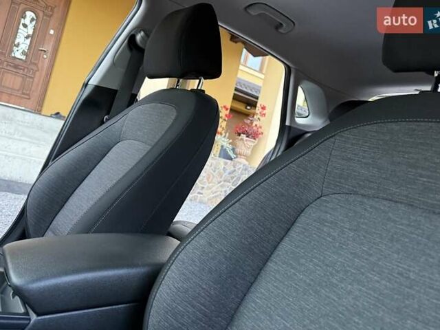 Синій Хендай Kona Electric, об'ємом двигуна 0 л та пробігом 74 тис. км за 16950 $, фото 49 на Automoto.ua