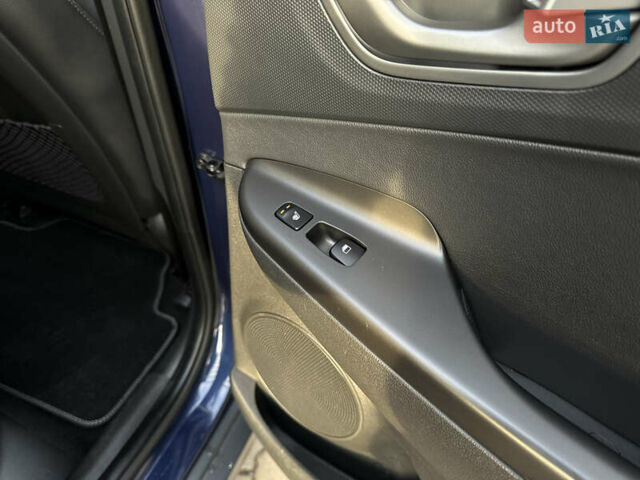 Синий Хендай Kona Electric, объемом двигателя 0 л и пробегом 65 тыс. км за 18500 $, фото 114 на Automoto.ua