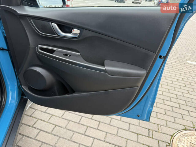 Синий Хендай Kona Electric, объемом двигателя 0 л и пробегом 50 тыс. км за 16500 $, фото 29 на Automoto.ua