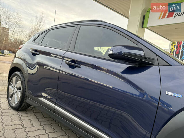 Синий Хендай Kona Electric, объемом двигателя 0 л и пробегом 65 тыс. км за 18500 $, фото 19 на Automoto.ua
