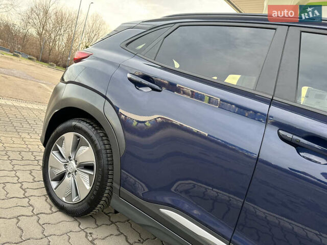 Синий Хендай Kona Electric, объемом двигателя 0 л и пробегом 65 тыс. км за 18500 $, фото 23 на Automoto.ua