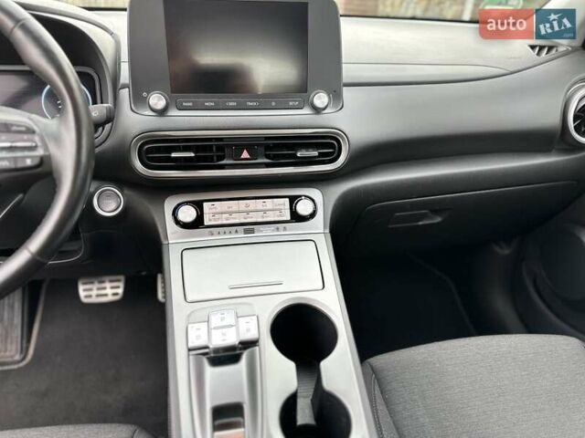 Синий Хендай Kona Electric, объемом двигателя 0 л и пробегом 49 тыс. км за 19950 $, фото 107 на Automoto.ua