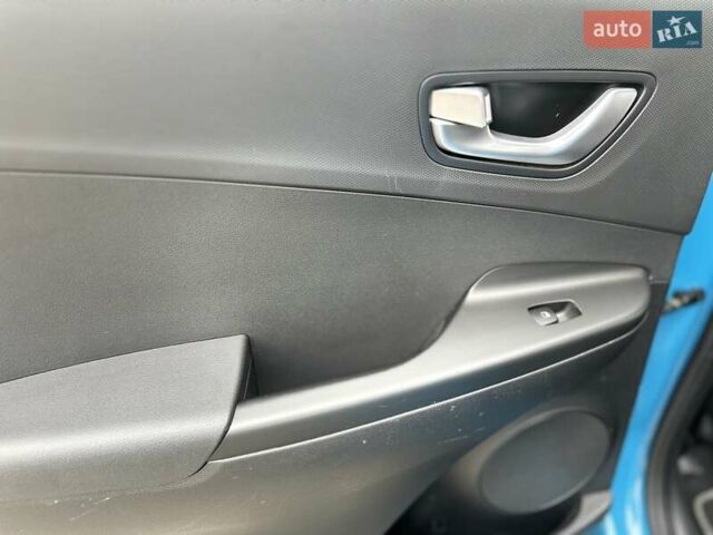 Синий Хендай Kona Electric, объемом двигателя 0 л и пробегом 49 тыс. км за 19950 $, фото 95 на Automoto.ua