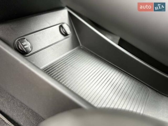 Синий Хендай Kona Electric, объемом двигателя 0 л и пробегом 49 тыс. км за 19950 $, фото 118 на Automoto.ua