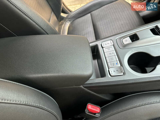 Синий Хендай Kona Electric, объемом двигателя 0 л и пробегом 65 тыс. км за 18500 $, фото 106 на Automoto.ua