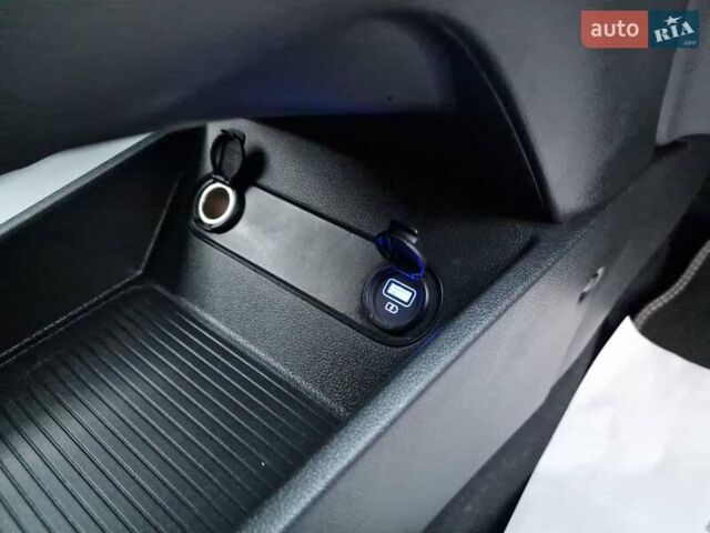 Синий Хендай Kona Electric, объемом двигателя 0 л и пробегом 95 тыс. км за 16600 $, фото 36 на Automoto.ua