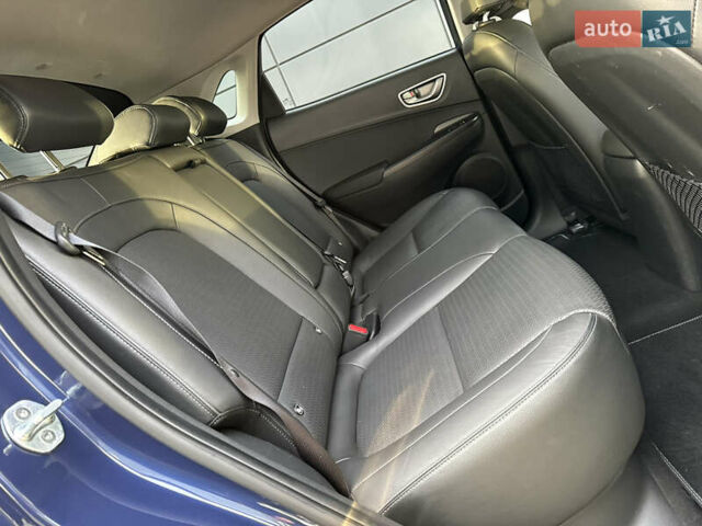 Синий Хендай Kona Electric, объемом двигателя 0 л и пробегом 65 тыс. км за 18500 $, фото 116 на Automoto.ua