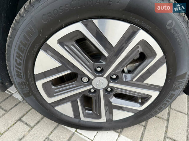 Синий Хендай Kona Electric, объемом двигателя 0 л и пробегом 50 тыс. км за 16500 $, фото 22 на Automoto.ua