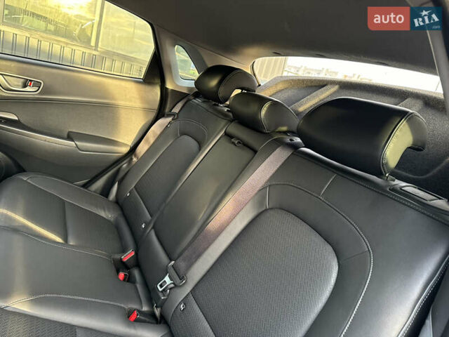 Синий Хендай Kona Electric, объемом двигателя 0 л и пробегом 65 тыс. км за 18500 $, фото 89 на Automoto.ua