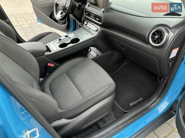 Синий Хендай Kona Electric, объемом двигателя 0 л и пробегом 49 тыс. км за 19950 $, фото 123 на Automoto.ua