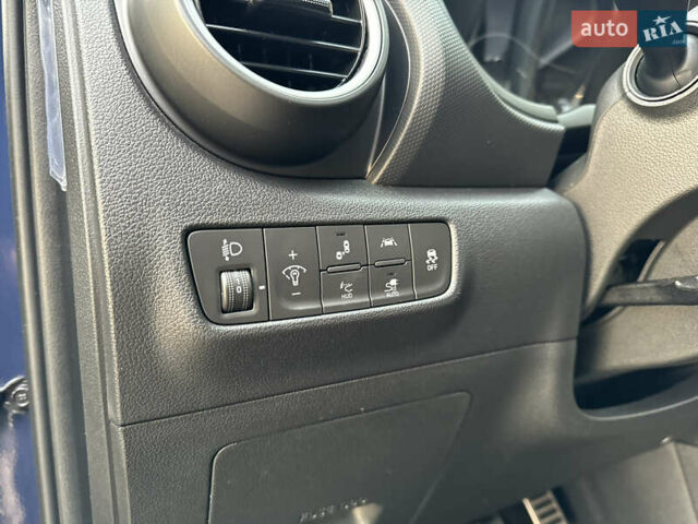 Синий Хендай Kona Electric, объемом двигателя 0 л и пробегом 65 тыс. км за 18500 $, фото 75 на Automoto.ua