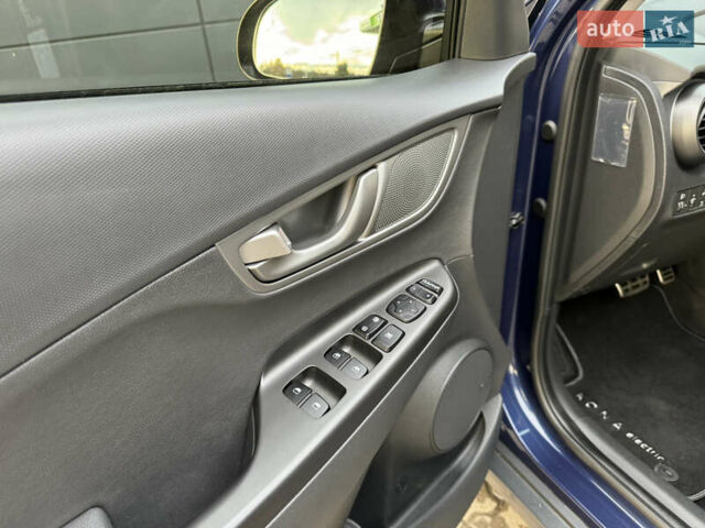 Синий Хендай Kona Electric, объемом двигателя 0 л и пробегом 65 тыс. км за 18500 $, фото 67 на Automoto.ua