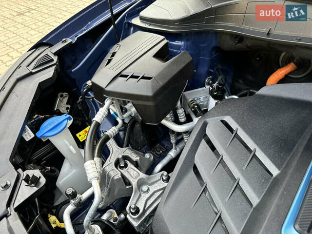 Синий Хендай Kona Electric, объемом двигателя 0 л и пробегом 65 тыс. км за 18500 $, фото 129 на Automoto.ua
