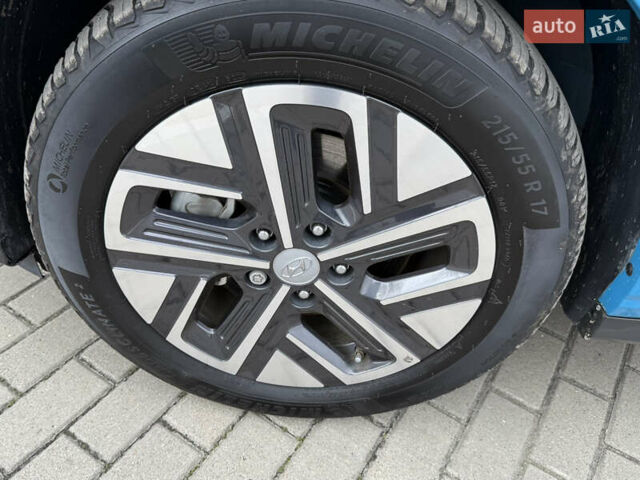 Синий Хендай Kona Electric, объемом двигателя 0 л и пробегом 50 тыс. км за 16500 $, фото 19 на Automoto.ua