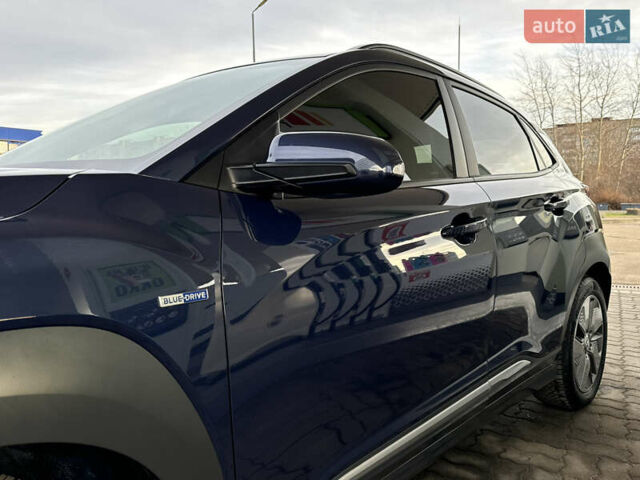 Синий Хендай Kona Electric, объемом двигателя 0 л и пробегом 65 тыс. км за 18500 $, фото 35 на Automoto.ua